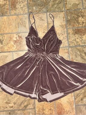 silence + noise Velvet Spaghetti Strap Romper in Dusty Mauve XS